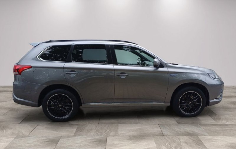 Mitsubishi Outlander PHEV Spirit